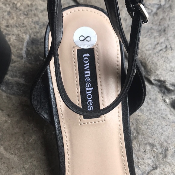 🆕 Town Shoes leather sandals, size 8 - Picture 7 of 10